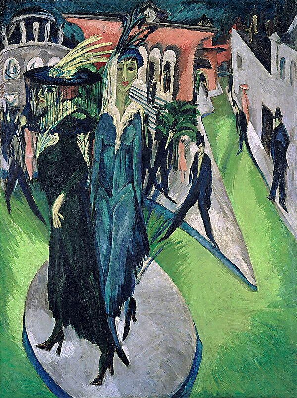 Zwei elegant gekleidete Frauen auf dem Potsdamer Platz, umgeben von kantigen Figuren, schrägen Raumlinien und kräftigen expressionistischen Farben