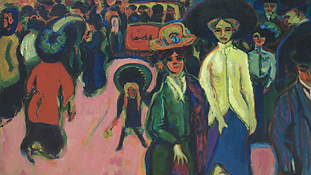 Frauen und ein Kind in einer dicht gedrängten Dresdner Straße, gemalt in leuchtendem Rosa, Blau und Grün mit kantigen, maskenhaften Gesichtern.